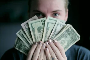 proof-of-income-digital-nomad-visa-spain-alexander-grey-rItGZ4vquWk-unsplash